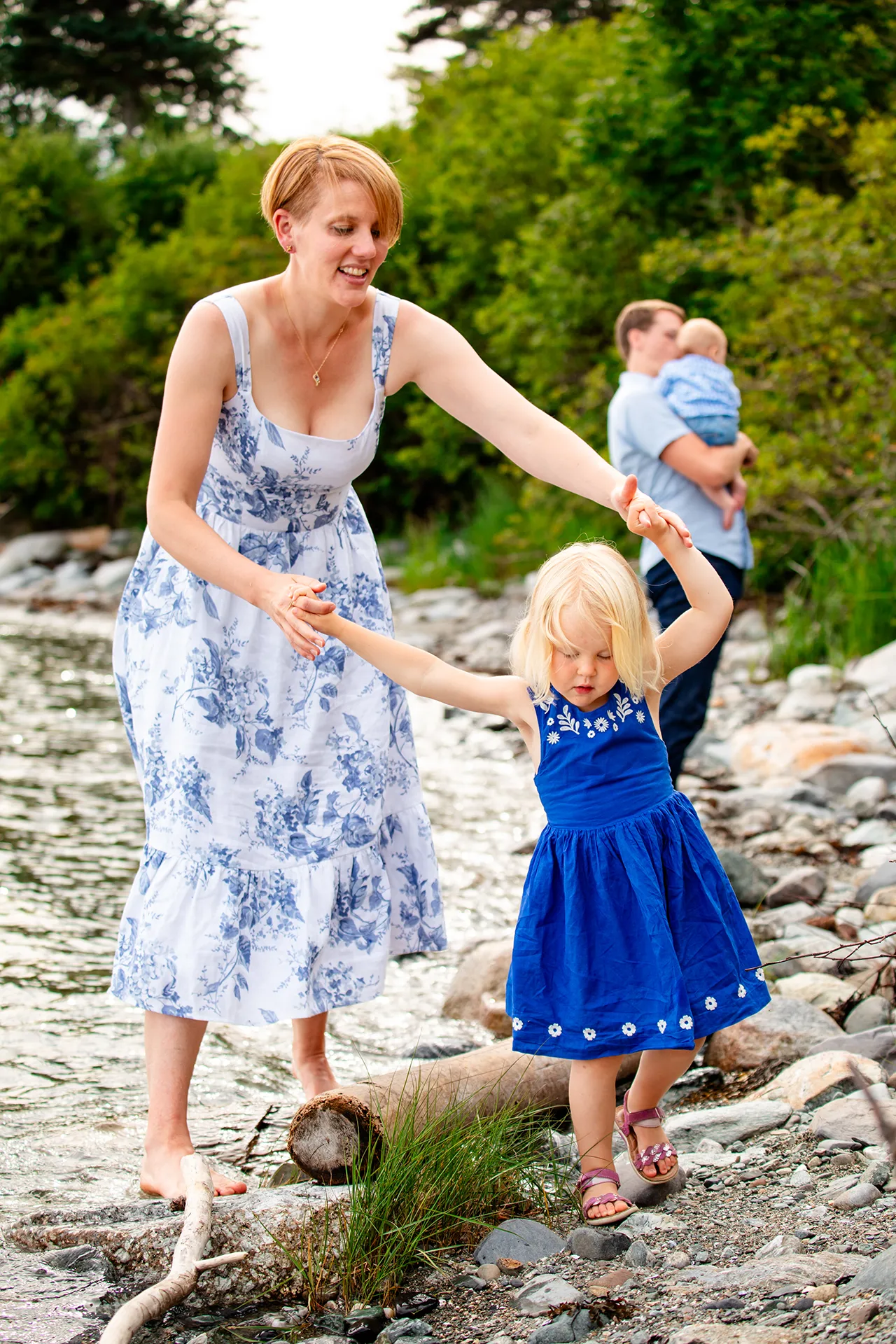 maine family photography moldawer mandsager 07 A mom helps a young girl walk on the beach during a family portrait session in Lamoine, Maine.