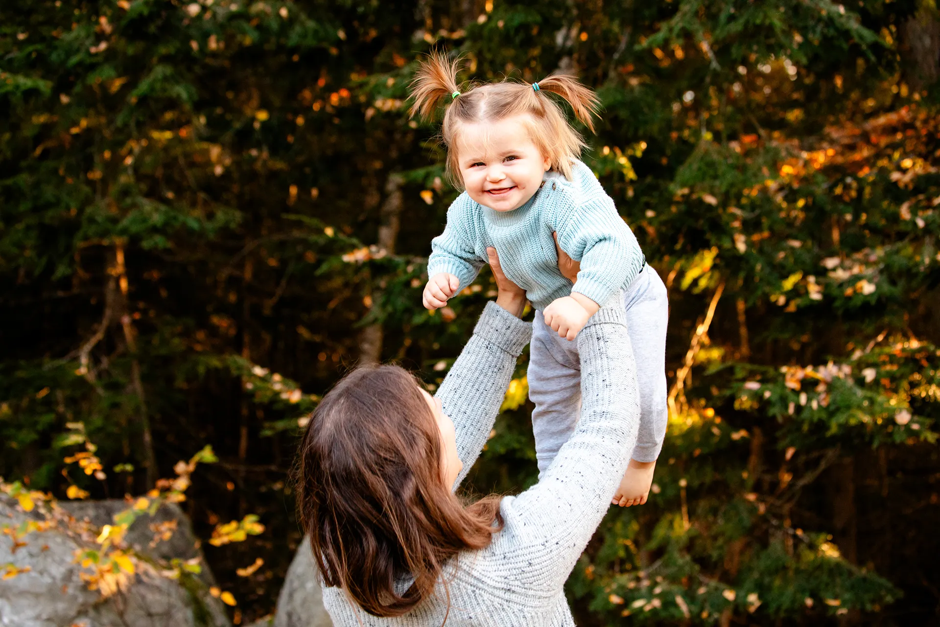 maine family photography sleeper wolland 12 A mom throws her daughter in the air as she smiles during a fall family portrait session near Bangor, Maine.